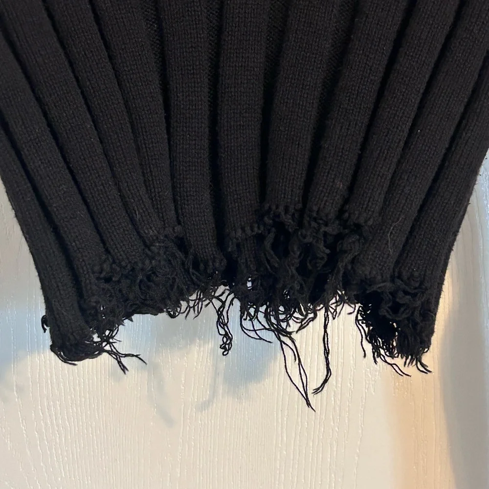 Forever 21 | Black Frayed Hem Crop Top | Size Small